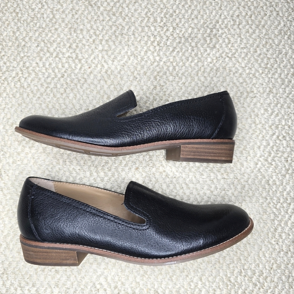 Earth Black Leather Women's Loafers NWOT 8.5